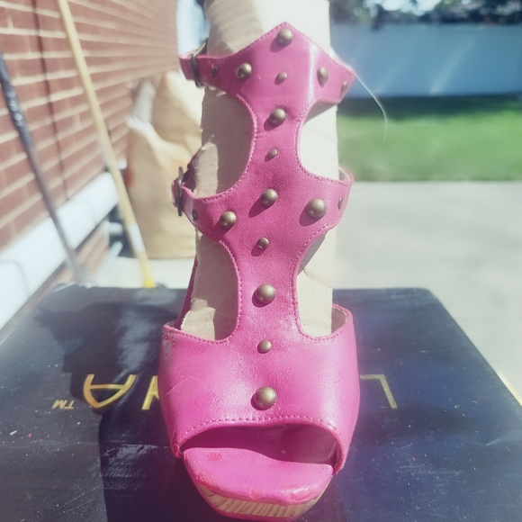 Can no longer wear high heels due to fracture and heal of foot - Picture 13 of 14